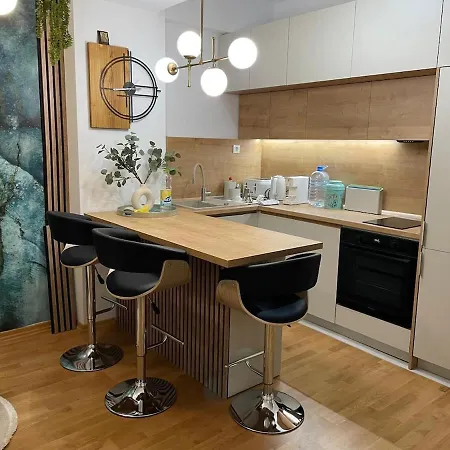 Stylish & Modern Apartment-perfect For Your Stay! *