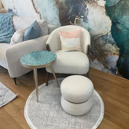 Stylish & Modern Apartment-perfect For Your Stay!